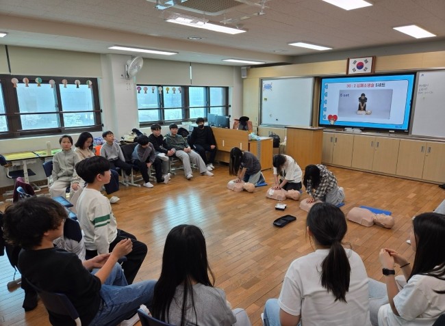 서울 강서구, 청소년 위기 대응력 높인다…심폐소생술·의약품 안전사용법 교육