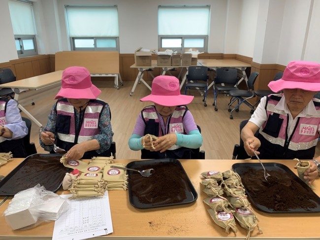 버려질 뻔한 소중한 자원, 마포 어르신 손끝에서 다시 살아난다