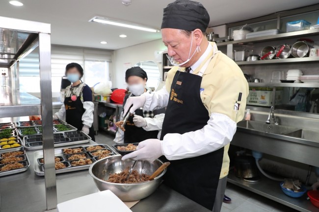 마포구, 전국 최초 '반찬공장 기반 어르신밥상, 경로당급식'으로 확대