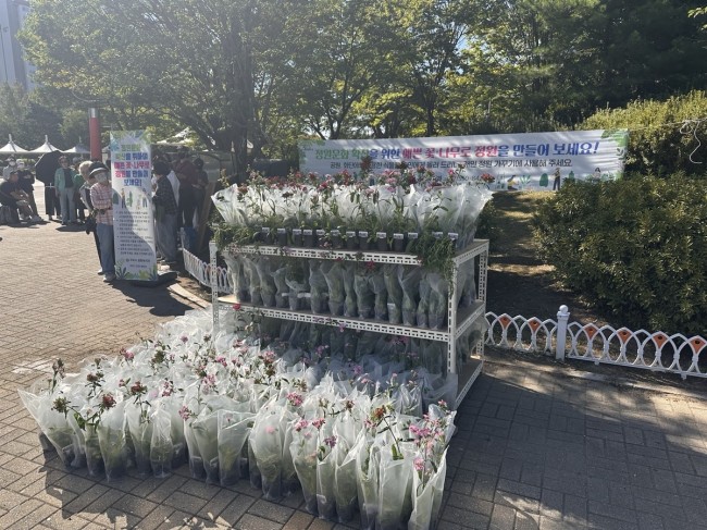 구리시, 시민에게 꽃 2,000본 나눔…정원문화 확산